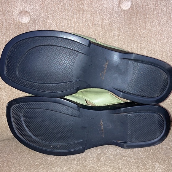 CLARKS Light Green Leather Open Toe Slip On 70567 Sandals - Picture 6 of 10